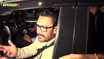 Aamir Khan tells Paparazzi why he quit social media: 'Main apni thunki mein rahta hoon' | SpotboyE