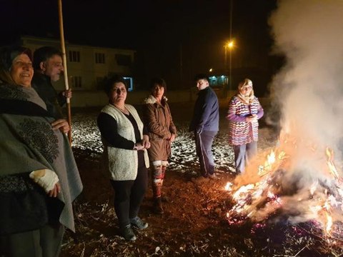 Son dakika haberi... Nevruz ateşinden atlayıp, 'koronavirüs bitsin' dileğinde bulundular