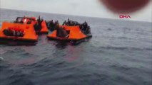 İzmir'de Doğanbey açıklarında 164 kaçak göçmen kurtarıldı