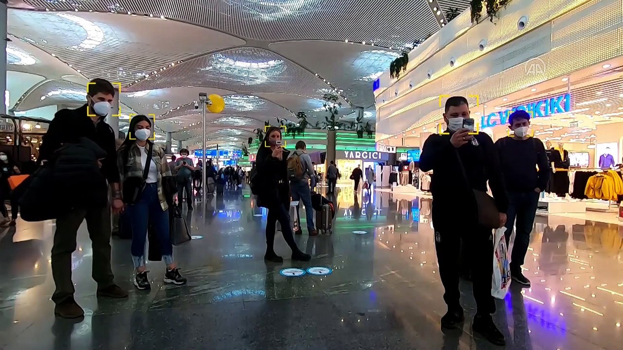 İSTANBUL - İstanbul Havalimanı'nda, Çanakkale Zaferi'nin 106. yıldönümü için 'Dinle Yolcu' projesi