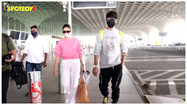 Shahid Kapoor with wife Mira Rajput Spotted at the airport | SpotboyE