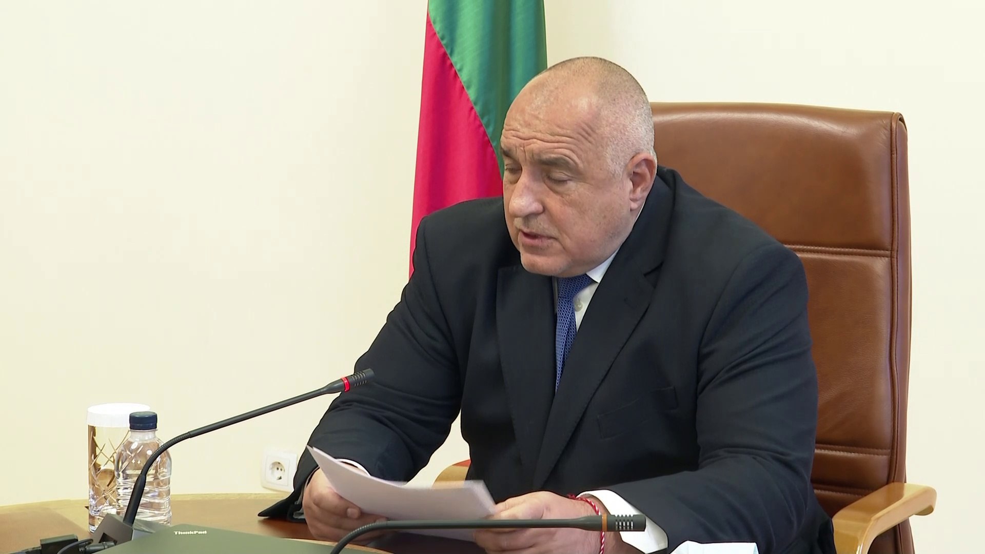 ⁣Отново затварят държавата заради несправяне с пандемията