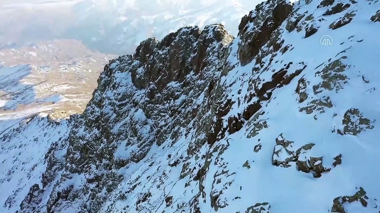 IĞDIR - 'Dağcının eli kayaya değecek' deyiminin hayat bulduğu yer: Tekelti Dağı