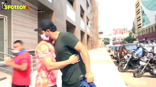 Sara Ali kHan, Ananya Panday & Vicky Kaushal spotted at their fitness destination | SpotboyE