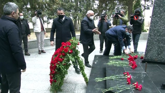- Bakan Pakdemirli, Karabağ’da- Tarım ve Orman Bakanı Bekir Pakdemirli, Fuzuli’de Ermenilerin yakıp yıktıkları yerleşim yerlerinde incelemelerde bulundu