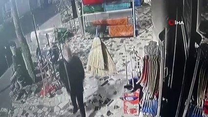 Kartal’daki cep telefonu hırsızlığı kamerada