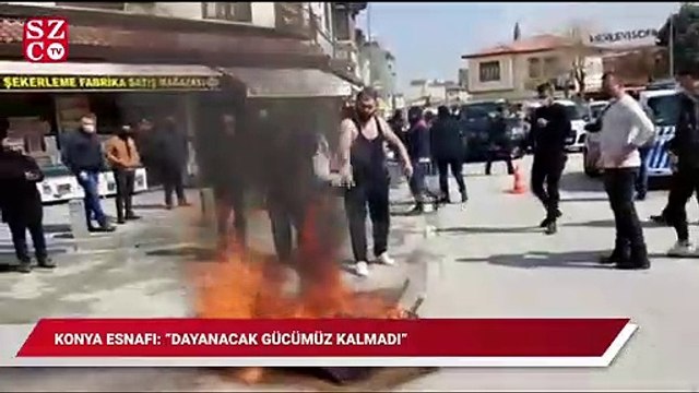 Konya’da iş yerleri kapalı olan lokantacı esnafı masa sandalye yaktı: Dayanacak gücümüz kalamadı !