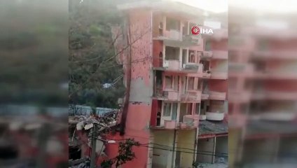 Riskli binaların yıkılma anı kamerada