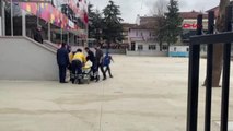 DÜZCE Okulun camından düşen öğrenci yaralandı