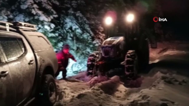 Mahsur kalan 3 genç, köylüler tarafından 7 saat sonra kurtarıldı