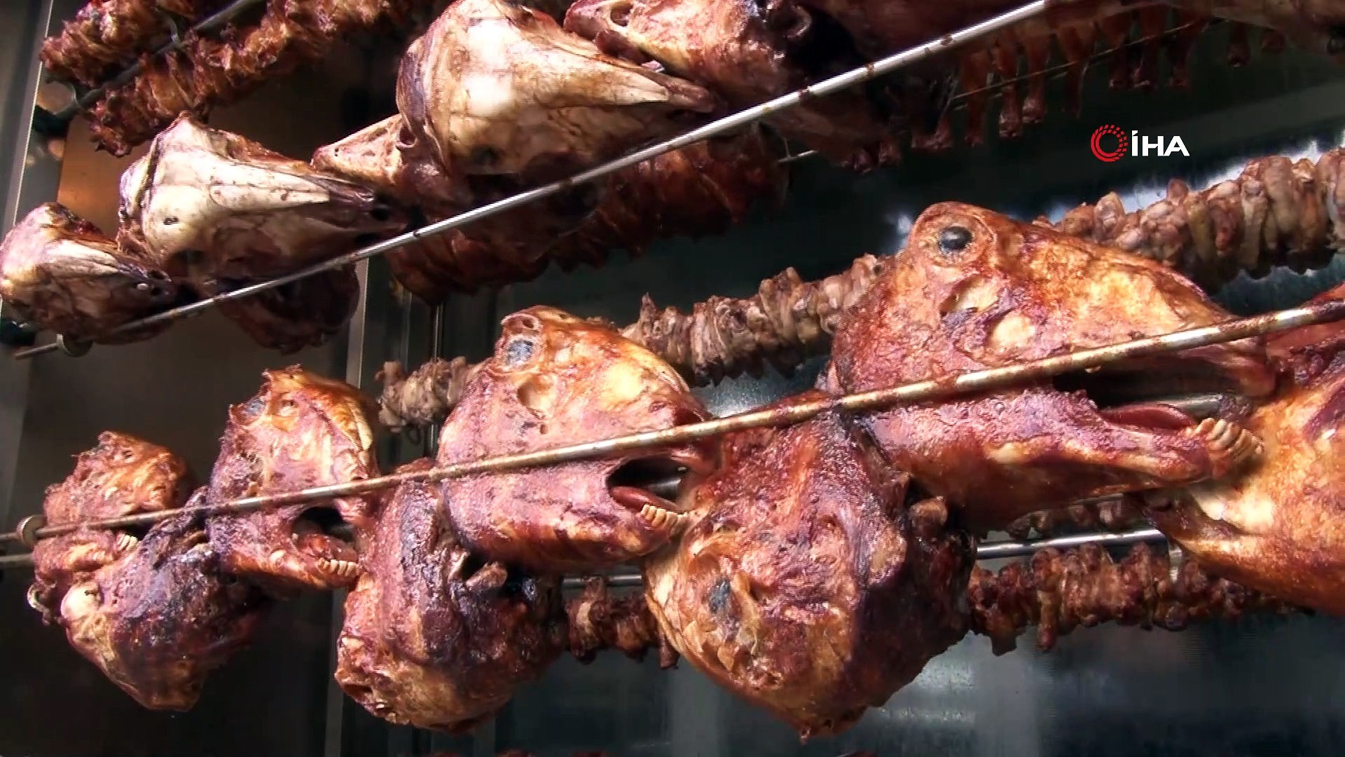 İzmirlilerin vazgeçilmez lezzeti: Közde kuzu kelle - Dailymotion Video