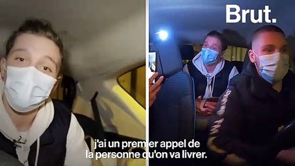 Ils livrent gratuitement des repas et des produits de première nécessité à des étudiants dans le besoin