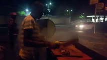 Streetfood dans d’anciens baril à Kingston en Jamaique - Un reportage de Stéphane cosme