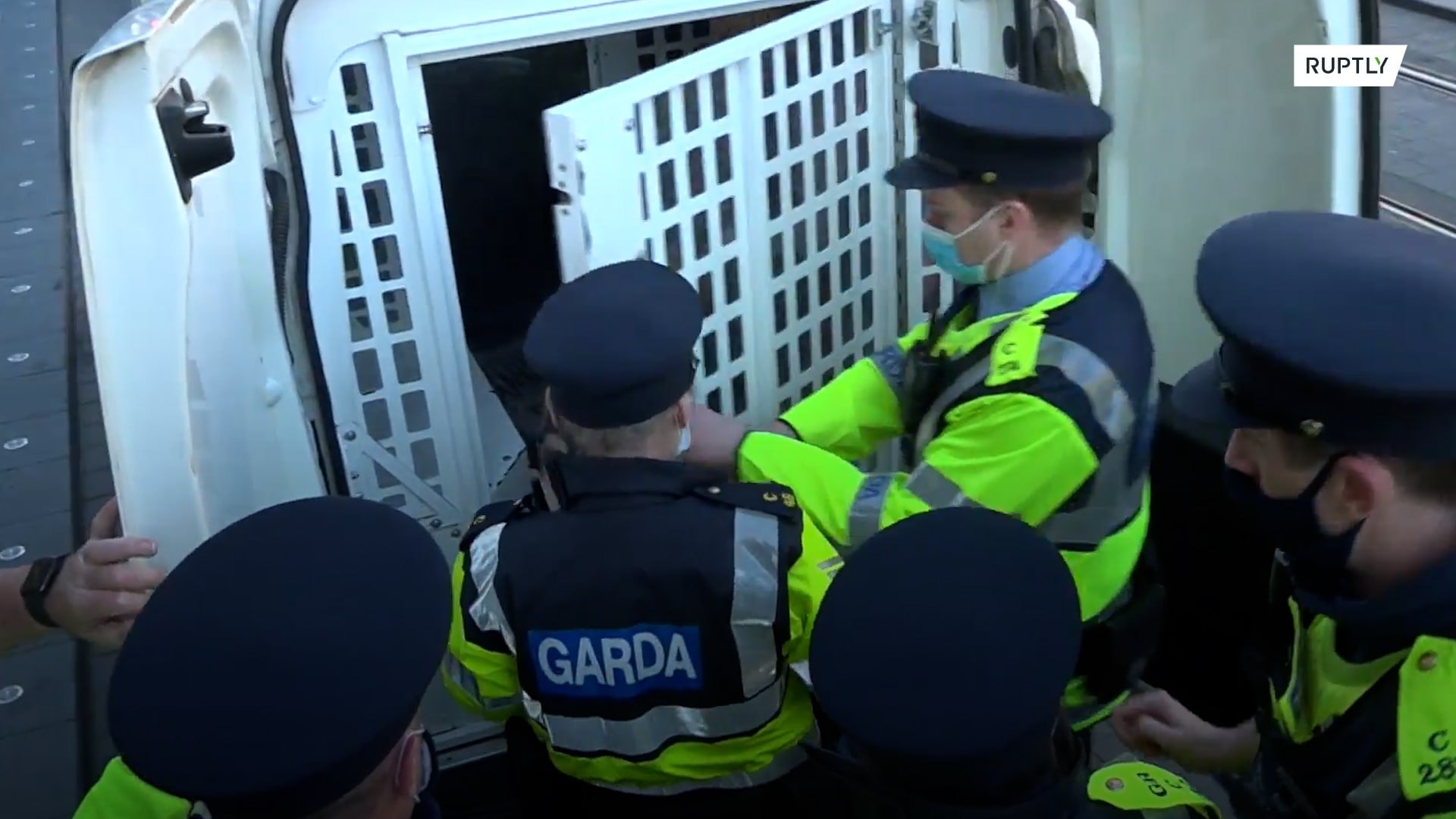 ⁣Arrests at St Patrick's Day anti-lockdown protests in Dublin