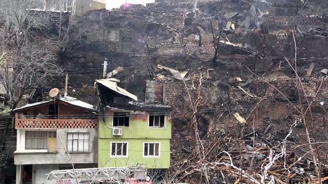 ARTVİN - Yusufeli'ndeki köyde çok sayıda binaya sıçrayan yangın tamamen söndürüldü