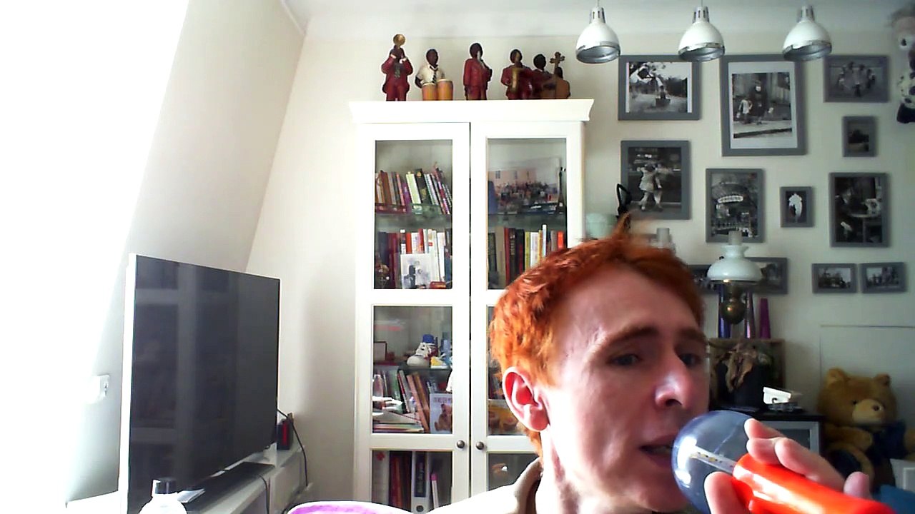 Wiwi égratigne "crowded room"