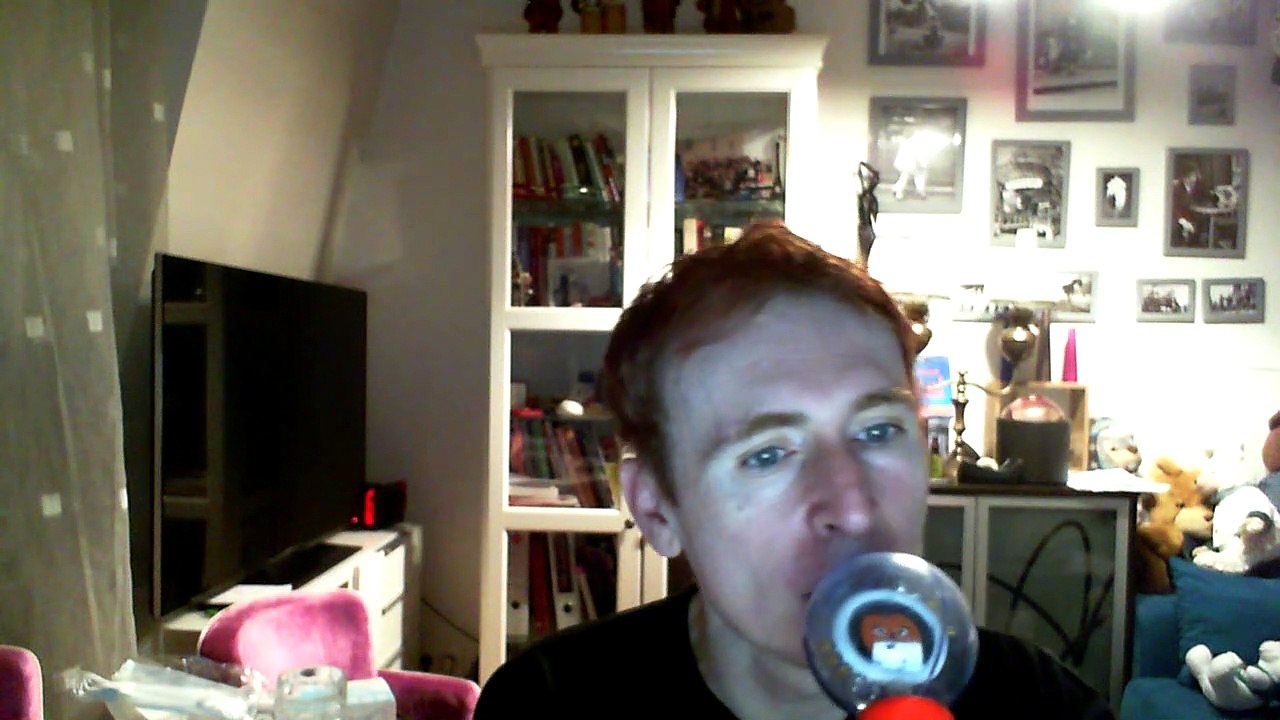 Wiwi égratigne "ouais c'est ça"