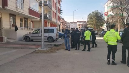 Karantinadaki mahalleye girdi, 37 yerinden bıçakladı