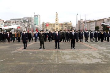 Gaziler, genç bisikletçilerin Çanakkale'den getirdikleri toprakla ağaç dikti