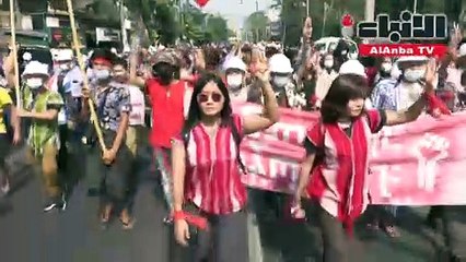 آلاف المتظاهرين ضد الانقلاب في بورما والجيش يوسع الاعتقالات لتشمل مستشارين أجانب