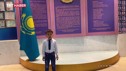 Cumhurbaşkanı Erdoğan'dan kendisi için şiir okuyan Kazakistanlı çocuğa hediye