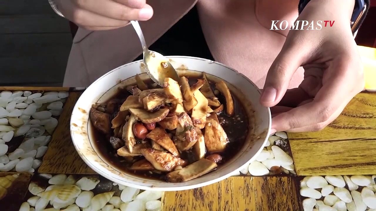 Rujak U Groh, Rujak Unik Berbahan Batok Kelapa