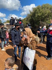 Son dakika haber... Urla'da arazide mahsur kalan 204 kaçak göçmen kurtarıldı