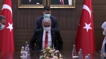 DİYARBAKIR - Şehit eşine devlet övünç madalyası ve beratı verildi