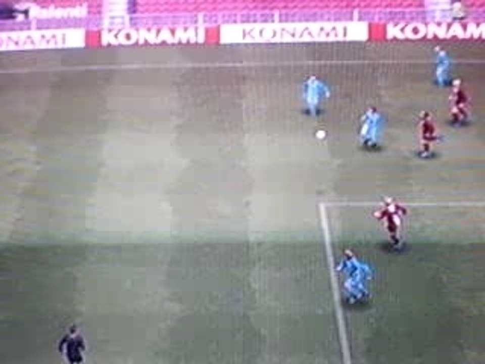 PES 2006, TETE ENTRE LES JAMBES POUR UNE TRANSVERSALE