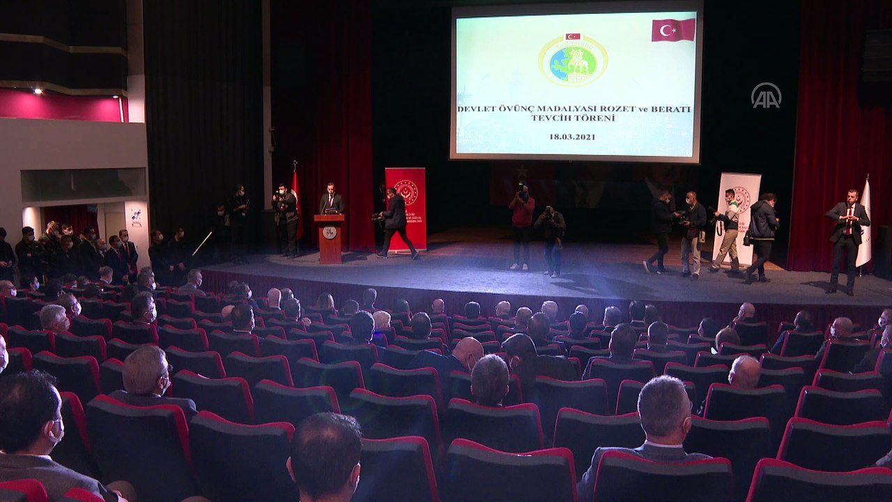 İZMİR - 7 şehit ailesi ve 3 gaziye devlet övünç madalyası