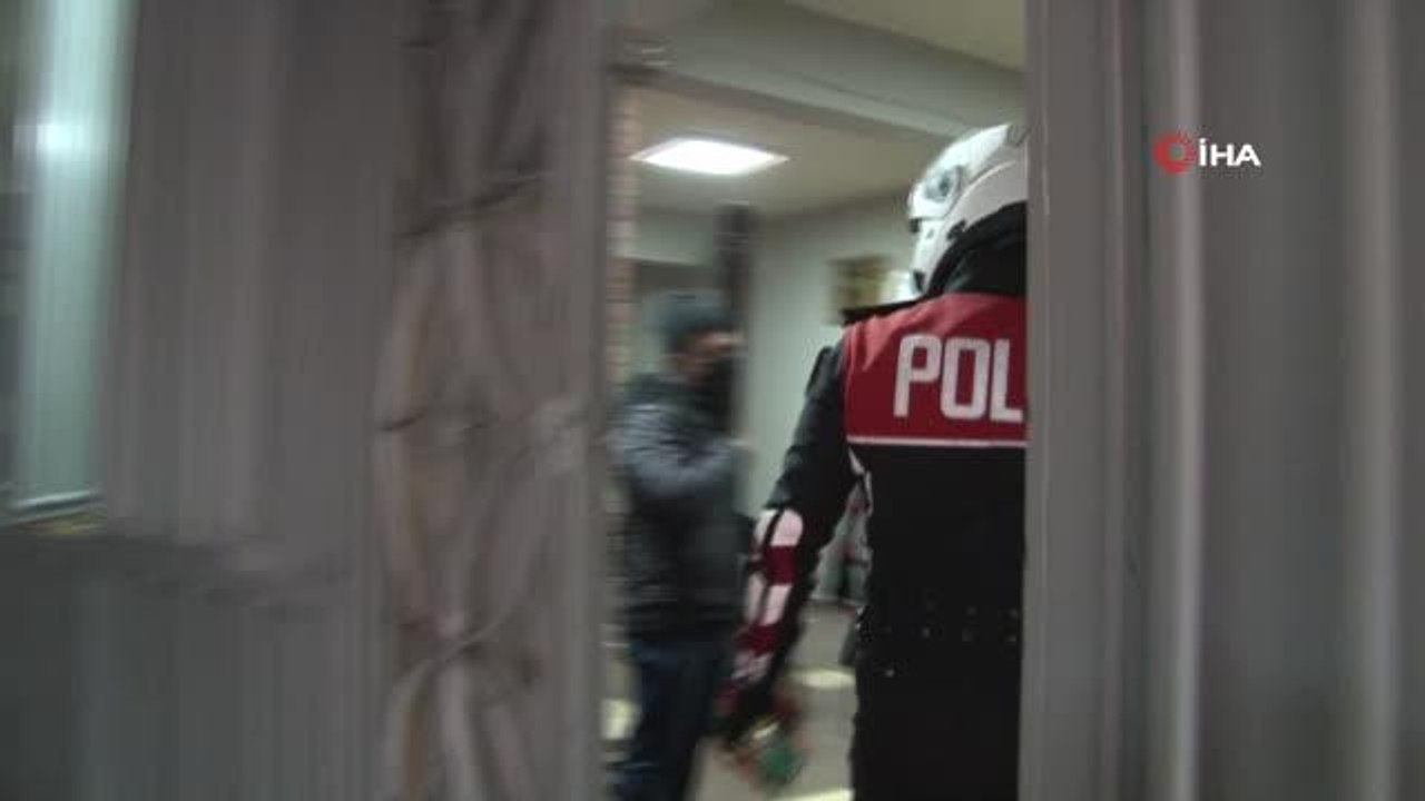 Son dakika! Beyoğlu'nda kahvehanelere şok polis baskını