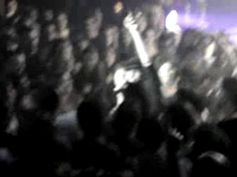 Christophe willem:20/02/08cigale : dans le public danse