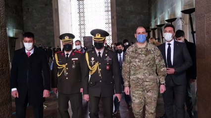 ANKARA - Türk, Azerbaycanlı, KKTC'li ve Türkmen şehit çocukları Anıtkabir'i ziyaret etti