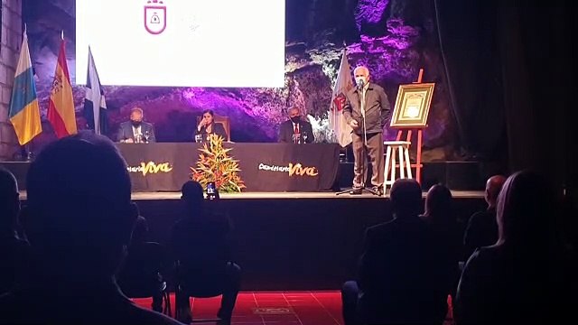 Manolo Ramos recibe el título de Hijo Adoptivo y el encargo del himno de Candelaria