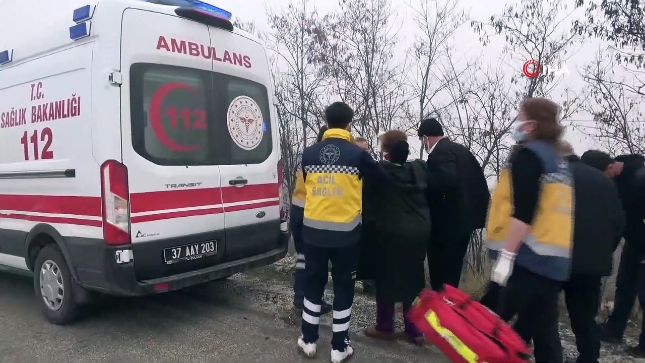 Düğüne Giden Özel Harekat Polisi, Yoğun Siste Önünü Göremeyince Otomobiliyle Tarlaya Uçtu