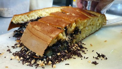 Martabak Cirebon. Martabak Coklat Kacang Keju. Isiannya sangat banyak.