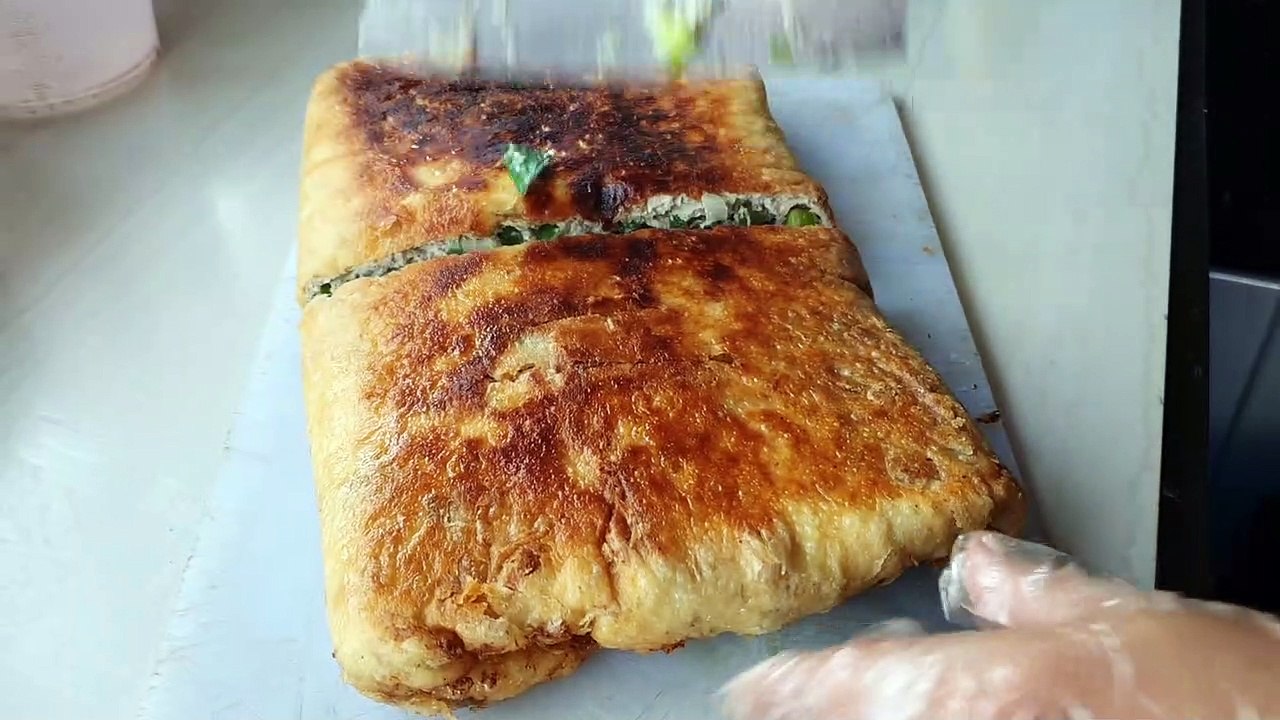 Martabak Telor Cirebon. Dengan isian daging sapi atau daging ayam.