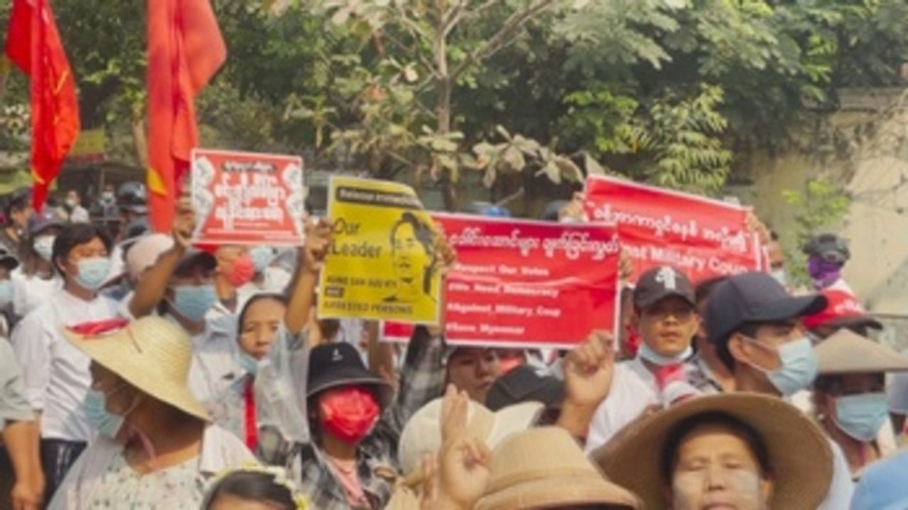Los militares birmanos detienen a destacado portavoz del partido de Suu Kyi