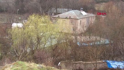 ELAZIĞ Muhtar köy girişine 'yabancılar giremez' tabelası astı; vaka görülmedi