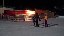 KARS - Cıbıltepe Kayak Merkezi'nde gece kayağı turistleri büyülüyor