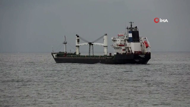 Bozcaada açıklarında karaya oturan ‘Kemet Star’ için kurtarma çalışması başlatıldı