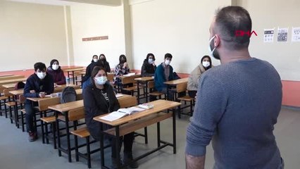 Vanlı öğrencileriyle İngilizce şarkı hazırlayıp, klip çekti