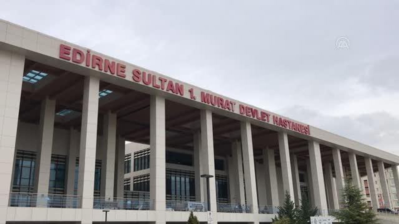 Sağlık çalışanlarının Türkiye Cumhuriyeti kimlik kartları "vefa örneği" sergilenerek yenilendi