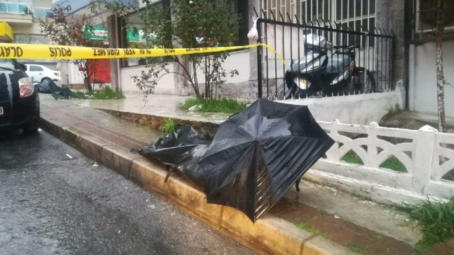 Sokakta fenalaşıp yaşamını yitirdi