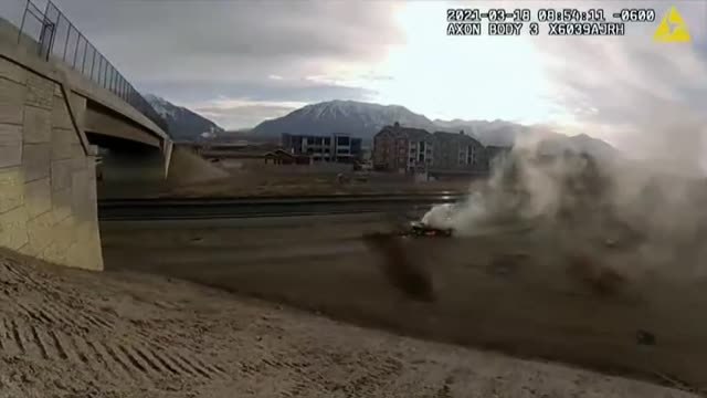 La policía de Utah rescata a un conductor ebrio tras un espectacular accidente
