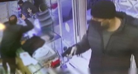 Kuyumcuda silahlı soygun anları kamerada