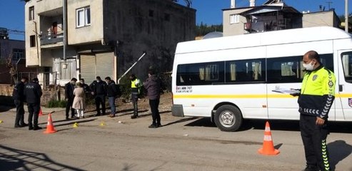 Servis aracının çarptığı öğrenci hayatını kaybetti.. Kaza anı kameraya yansıdı