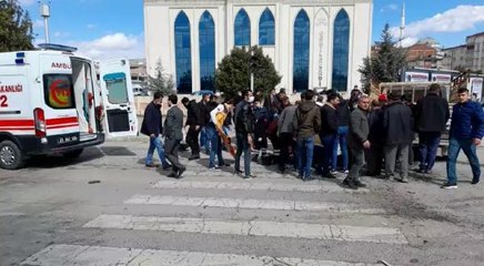 Son dakika haber! Elazığ'da, kamyonet ile minibüs çarpıştı: 8 yaralı