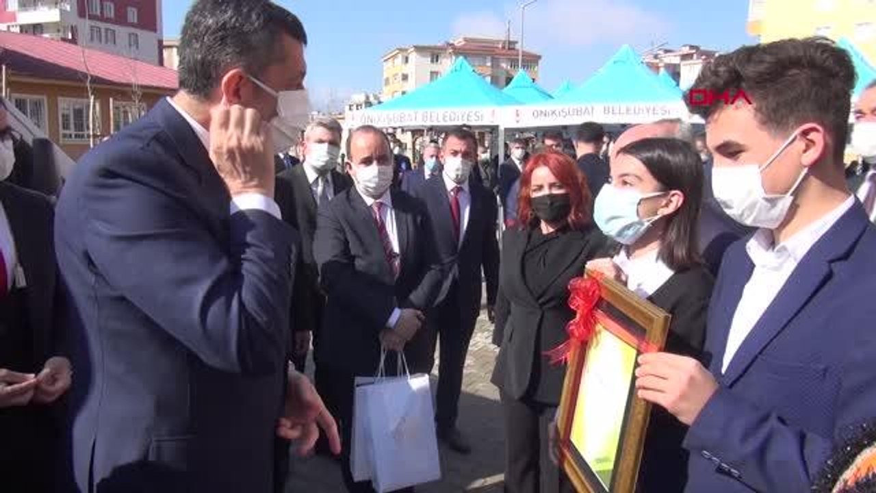 Son dakika haber! KAHRAMANMARAŞ Bakan Selçuk okul açıp, öğrencilerle marakas çaldı