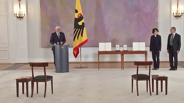 BERLİN - Prof. Dr. Uğur Şahin ve Dr. Özlem Türeci’ye Almanya'da liyakat nişanı verildi